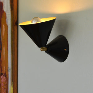 Atelier Areti - Cone 077 væglampe