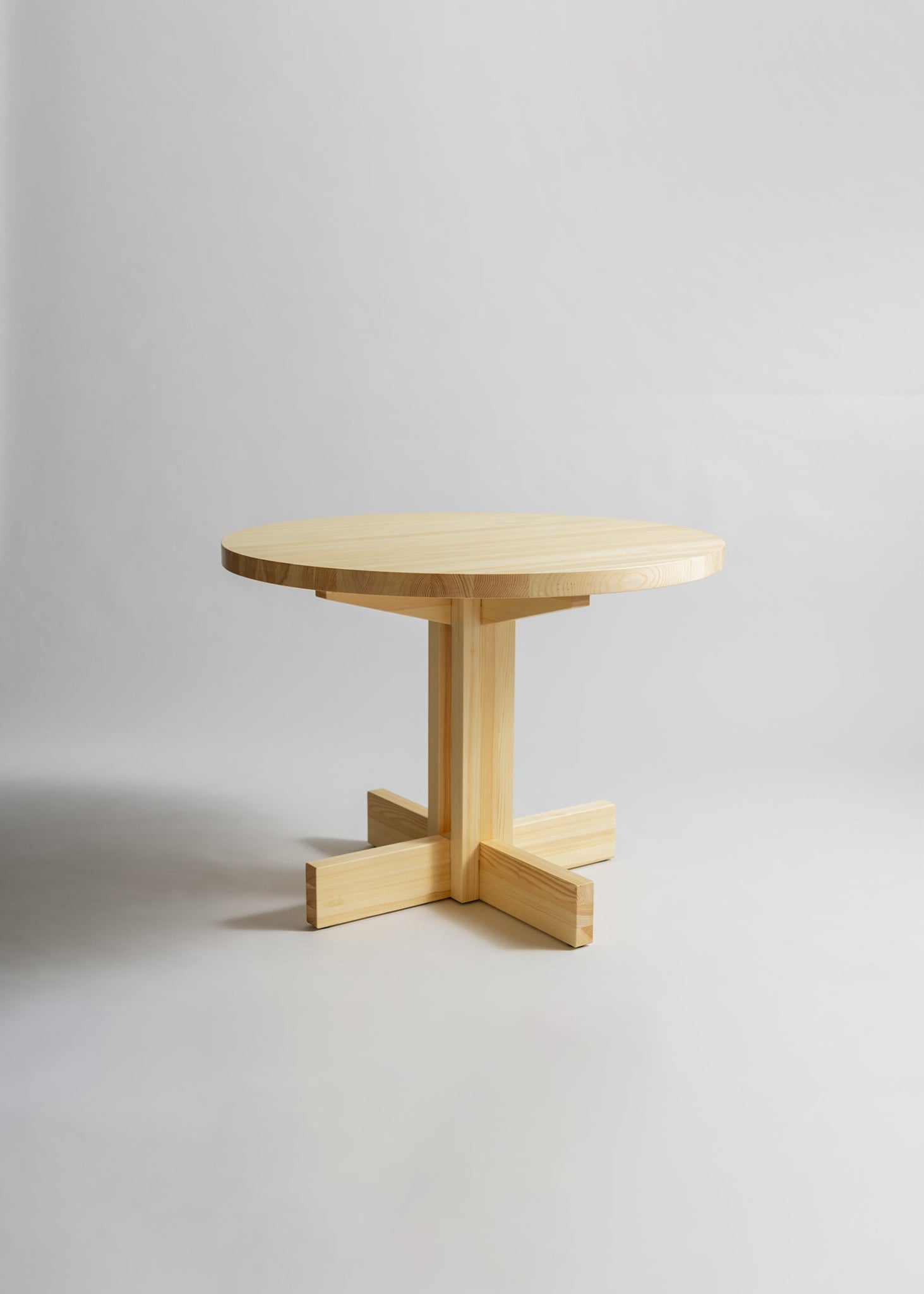 Vaarnii - 001 Dining Table Round