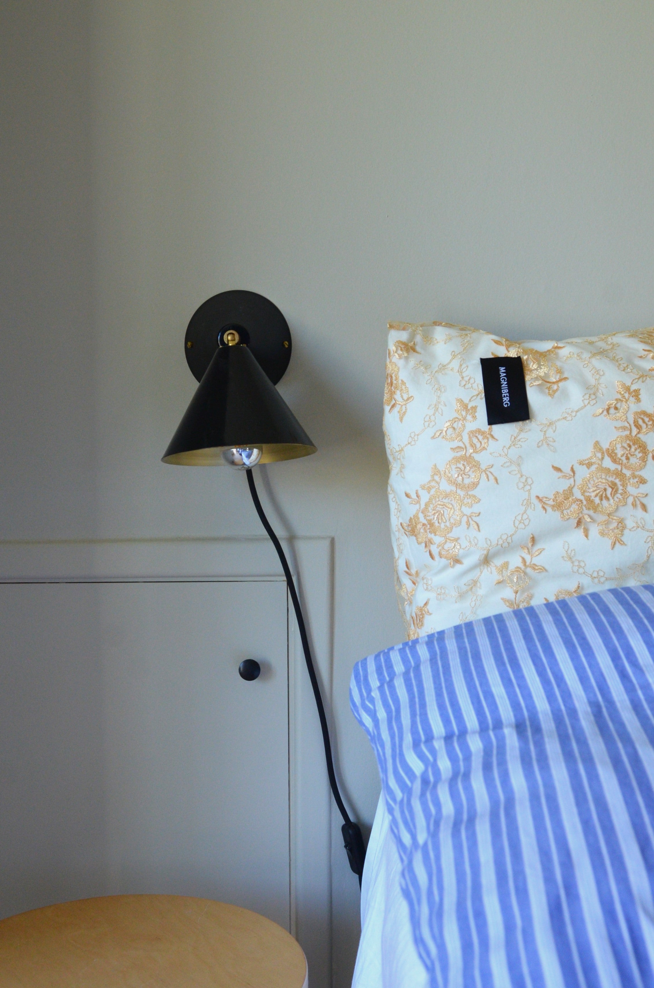 Atelier Areti - Cone 077 væglampe