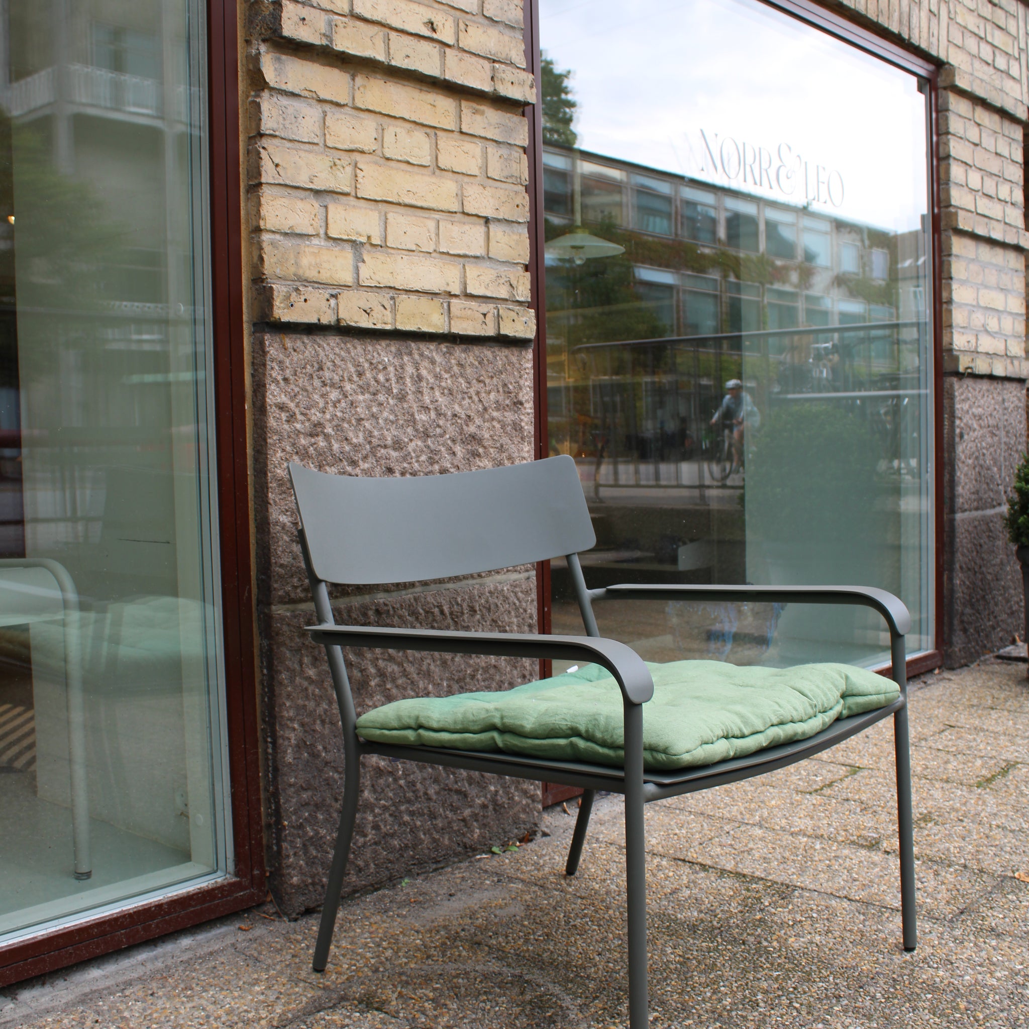 August Lounge chair - Serax - Eukalyptusgrøn