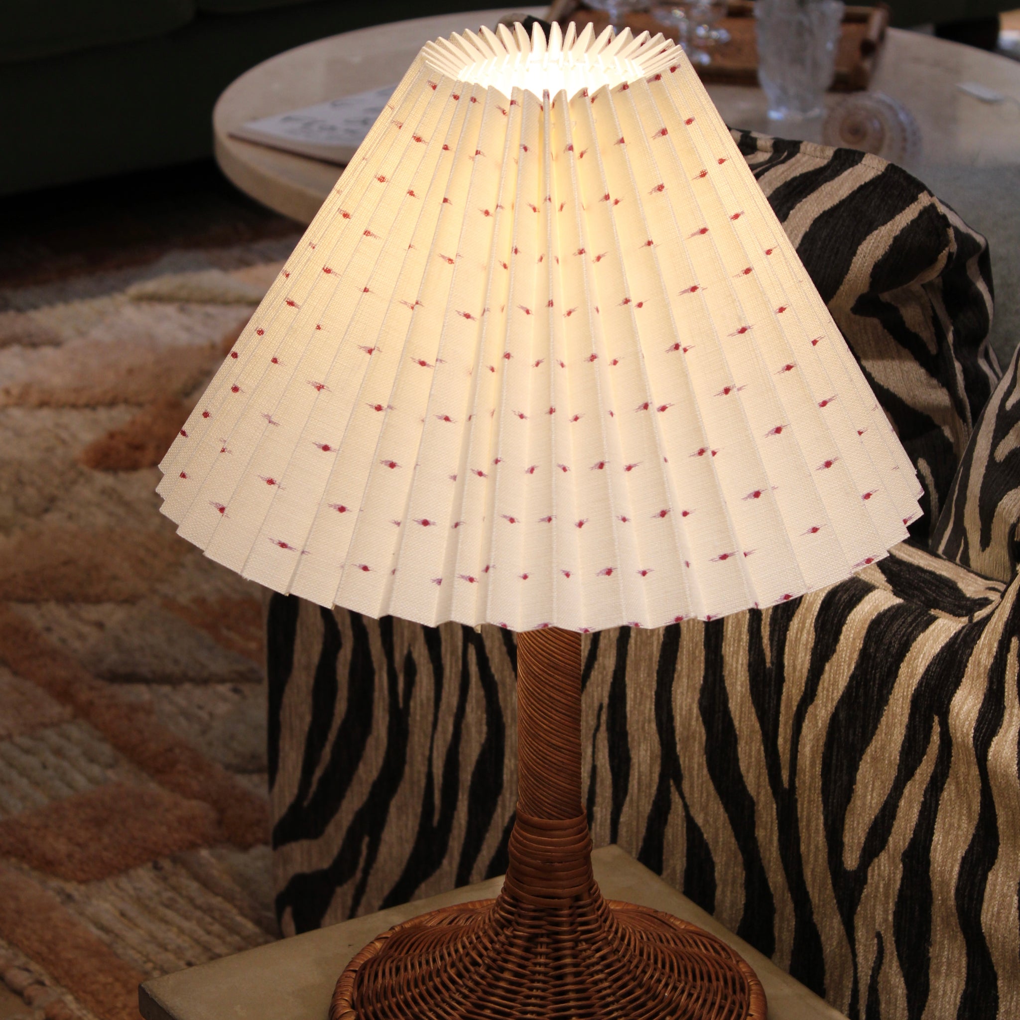 Rattan twisted base - Bordlampe