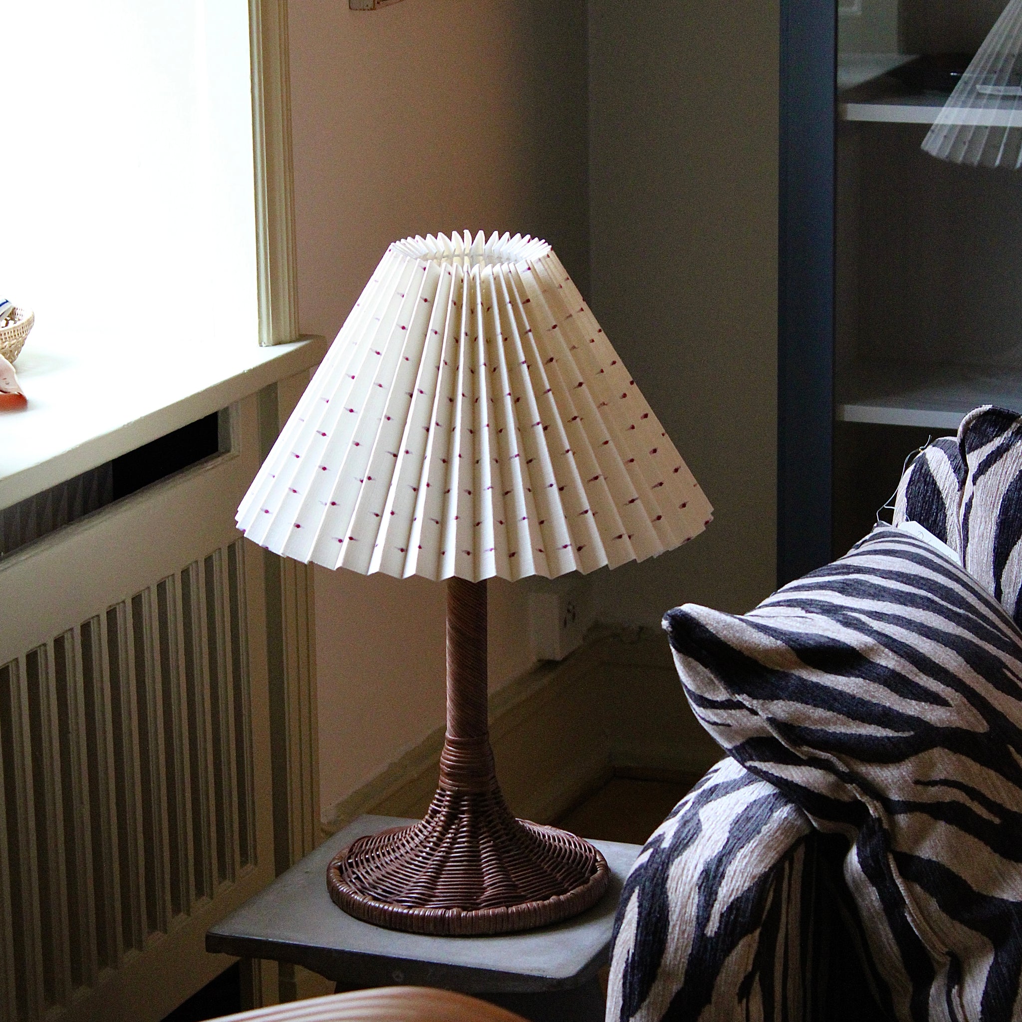 Rattan twisted base - Bordlampe