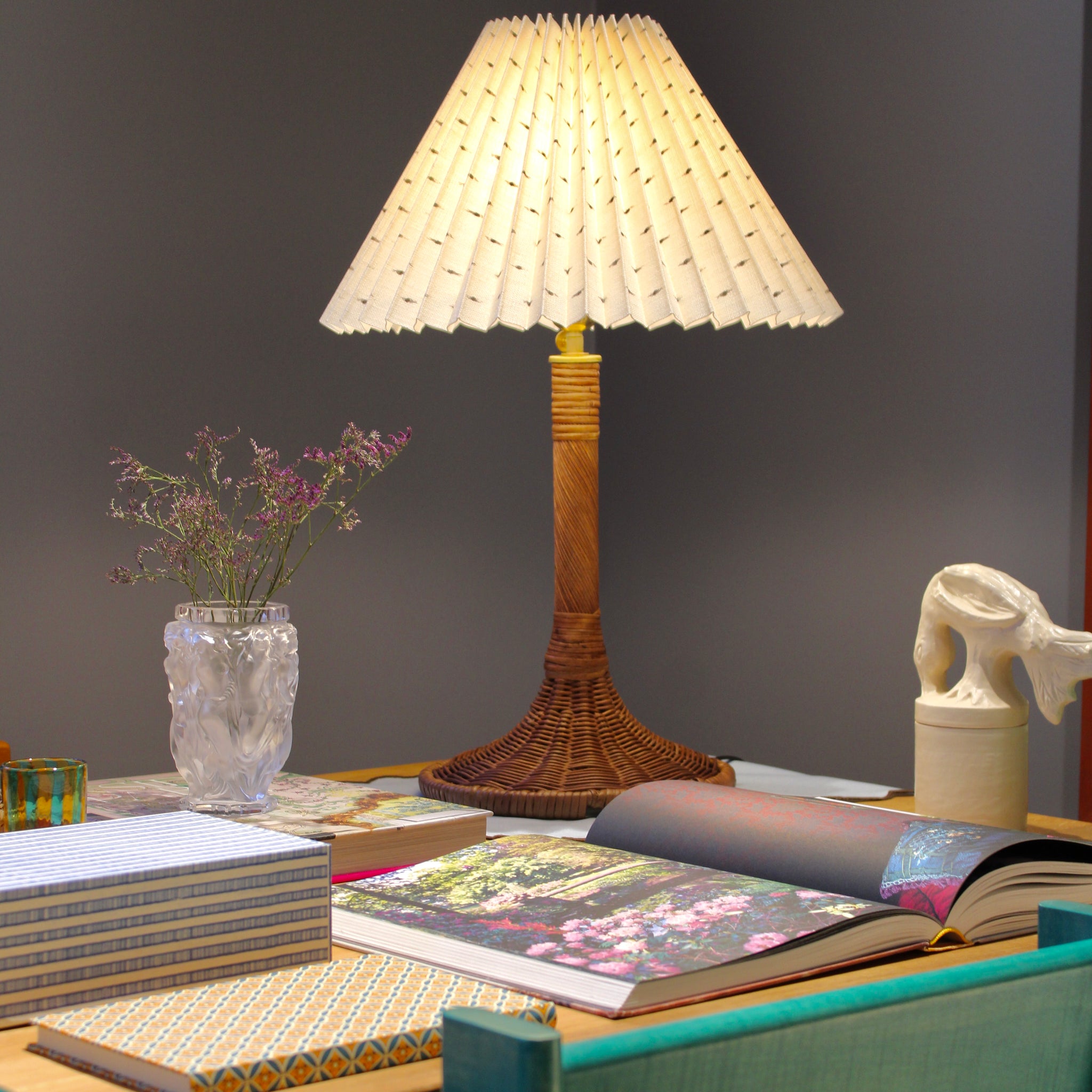 Rattan twisted base - Bordlampe