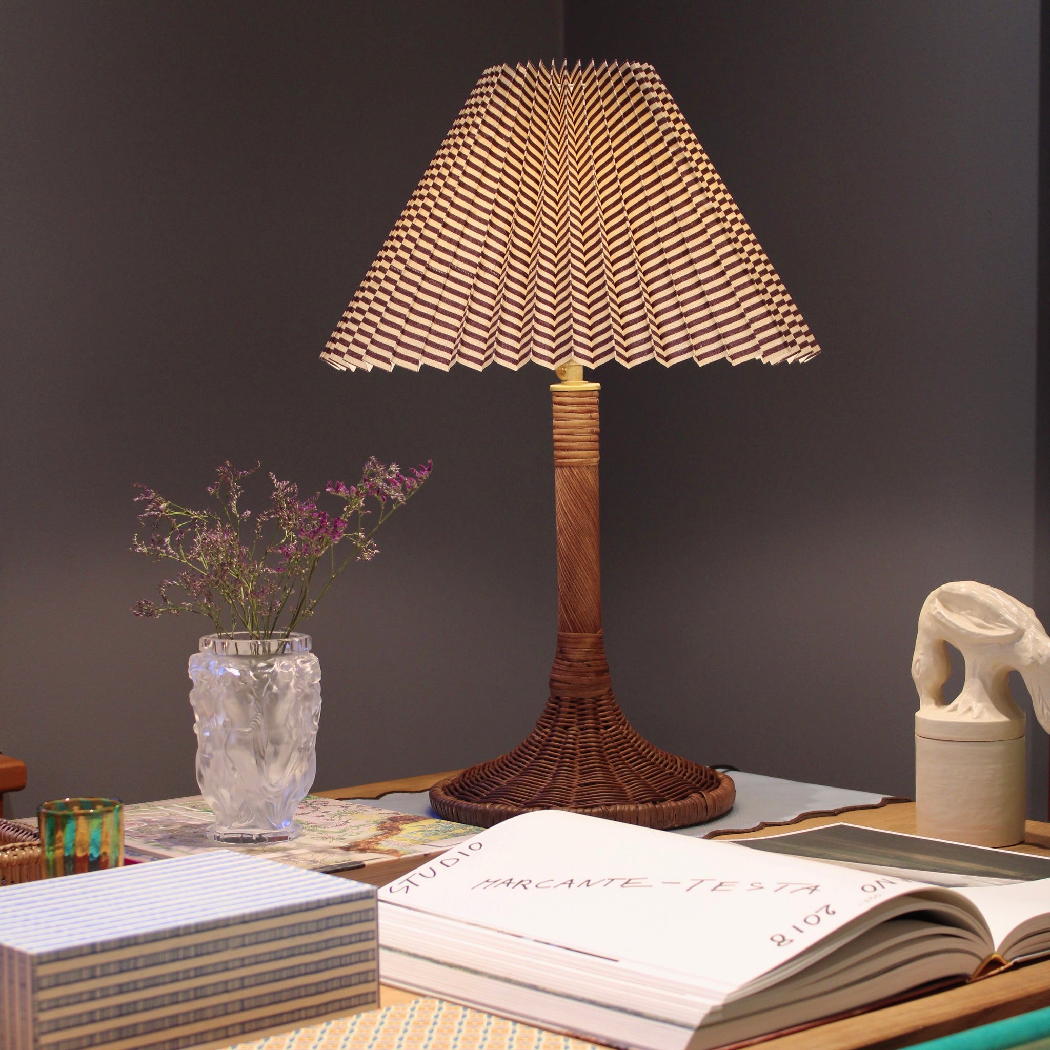 Rattan twisted base - Bordlampe