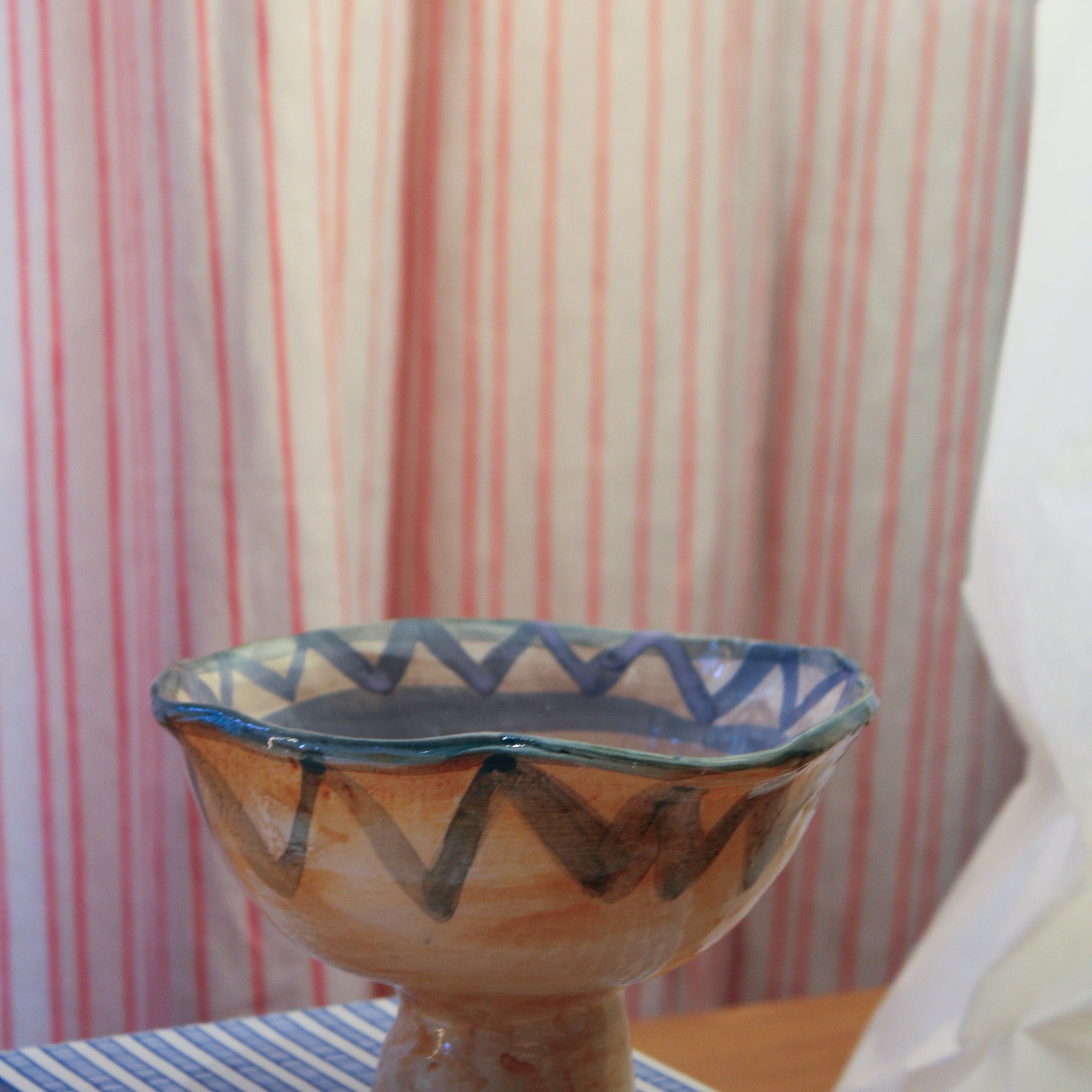 Håndlavet skål på fod - Lille - 9