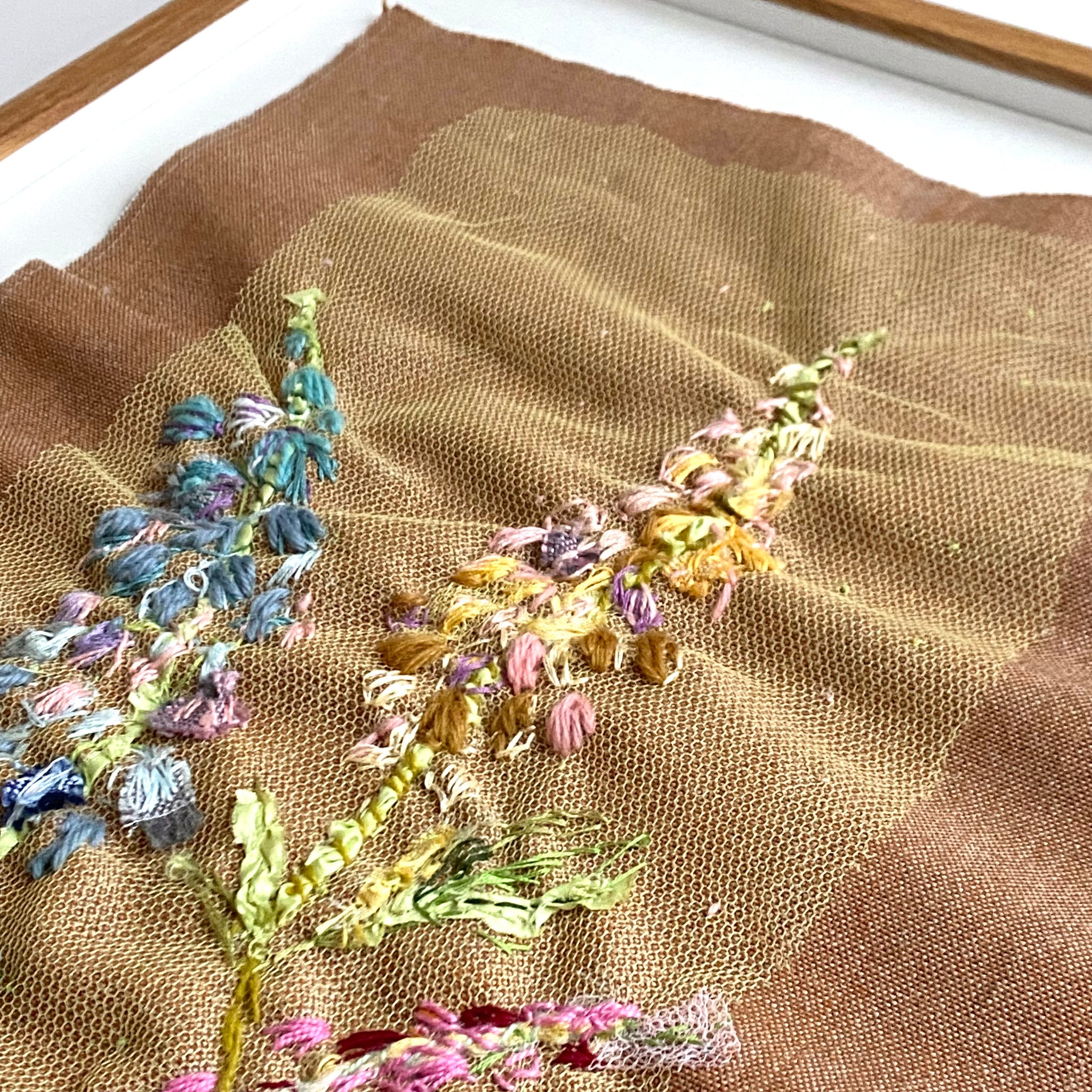 Broderi - Lysende Farverige Lupiner - Sofie Thybo