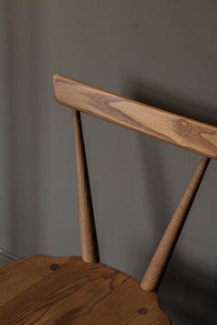 ercol_stacking_chair-01 – stor.jpeg__PID:b76b85ea-9d32-4142-9806-15e2e109282e