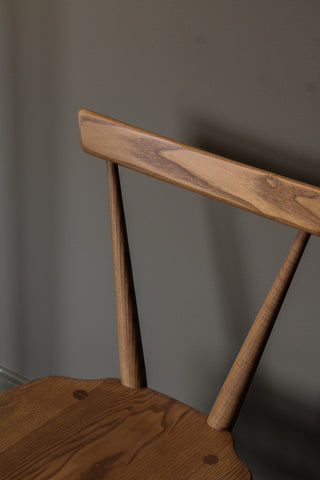 ercol_stacking_chair-01 – stor.jpeg__PID:b76b85ea-9d32-4142-9806-15e2e109282e
