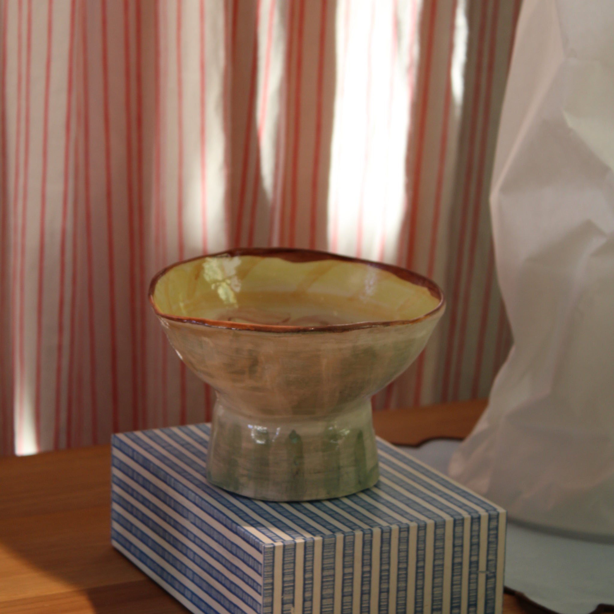 Håndlavet skål på fod - Lille - 2