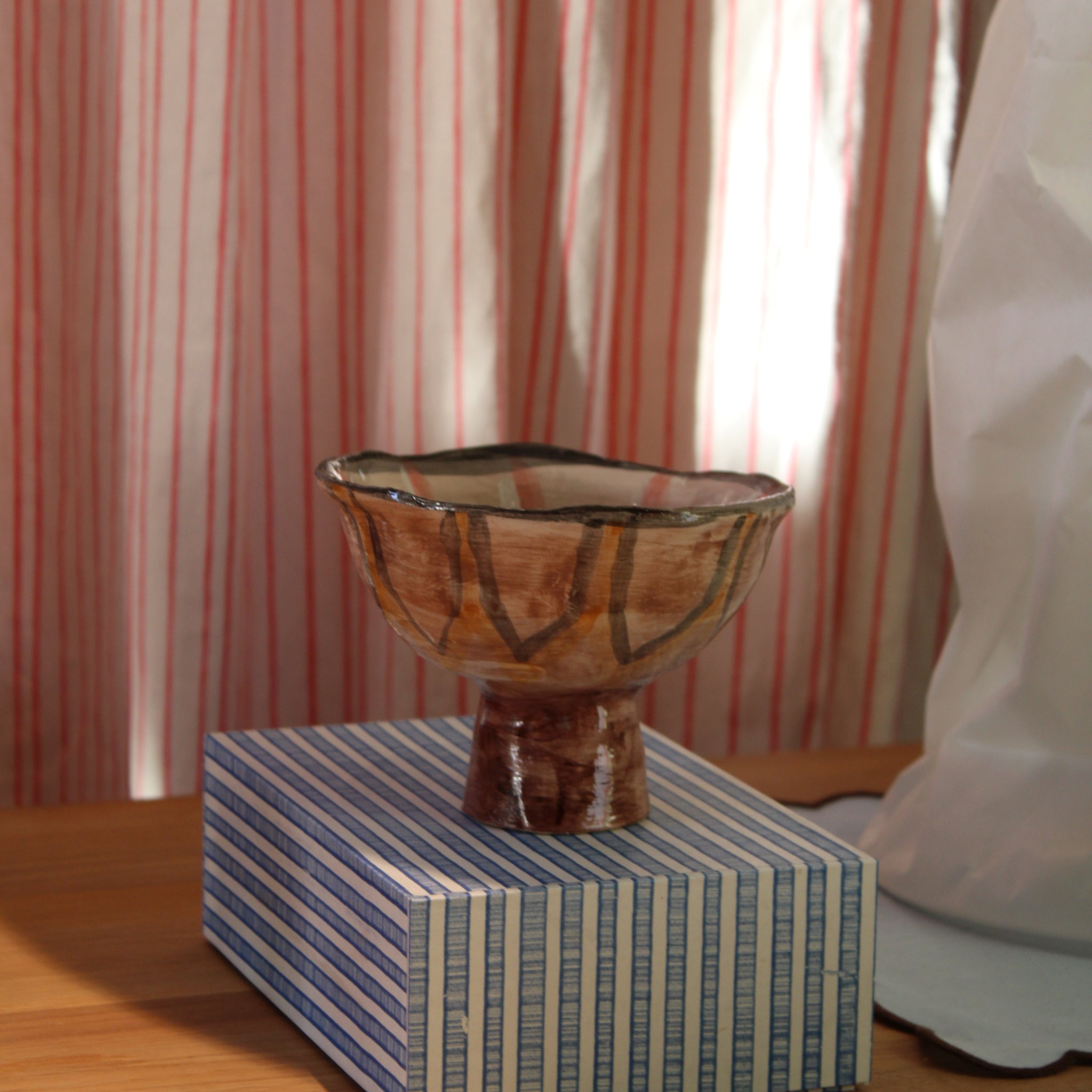 Håndlavet skål på fod - Lille - 1