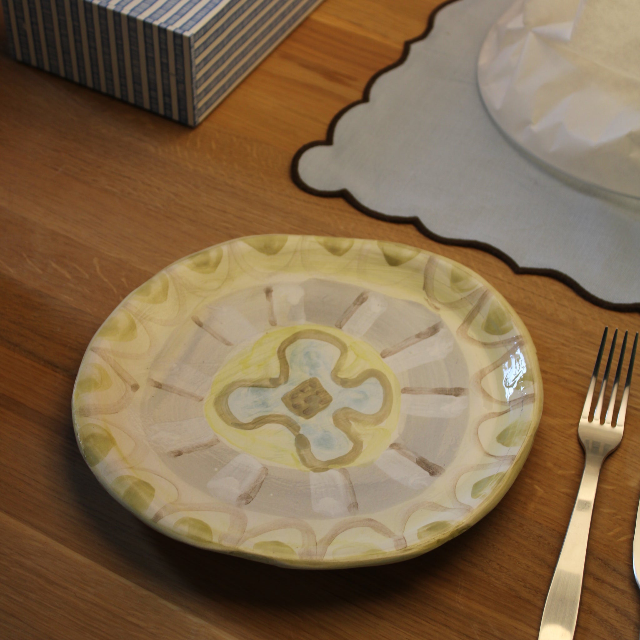 Håndlavet stor tallerken - 17 - unika keramik