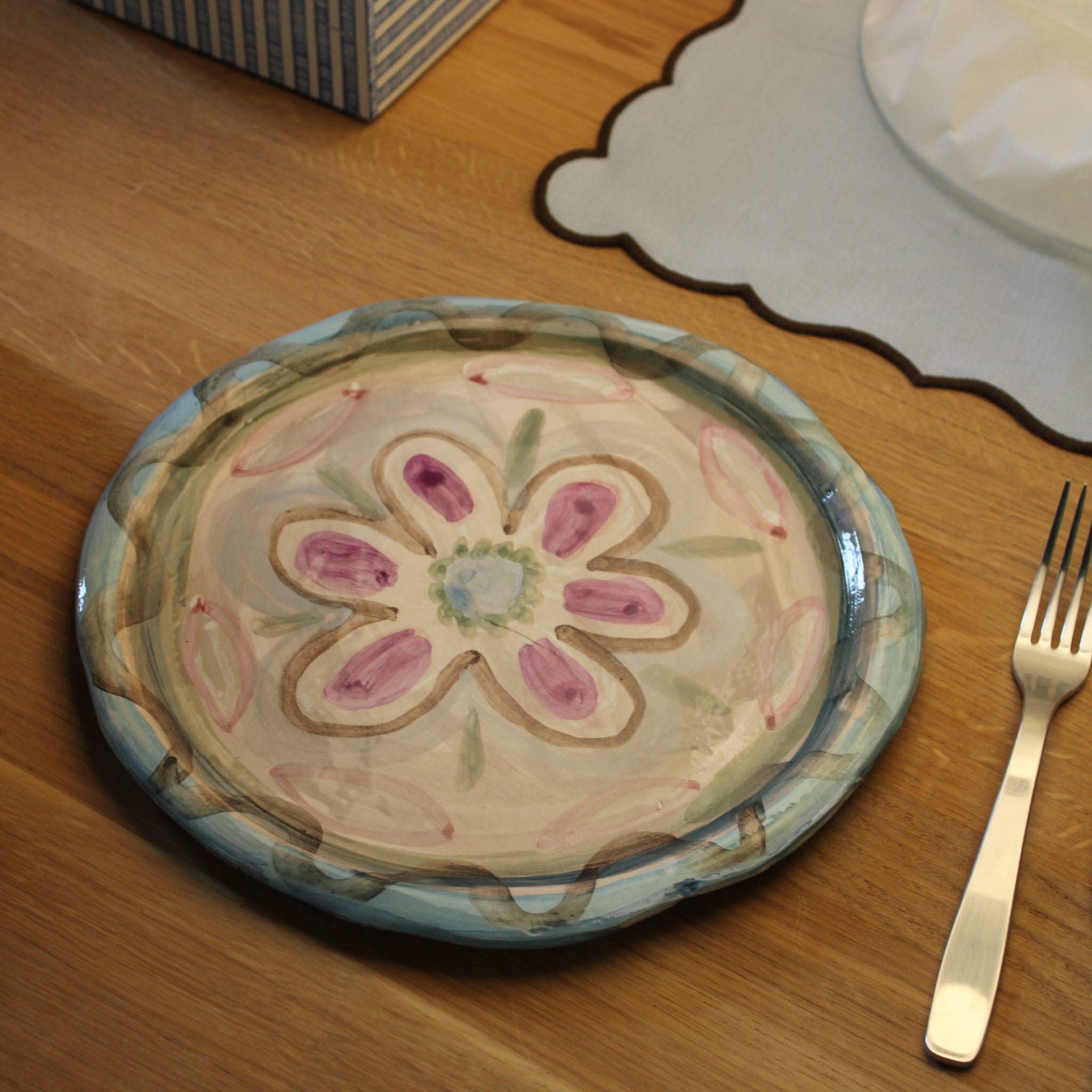 Håndlavet stor tallerken - 21 - unika keramik